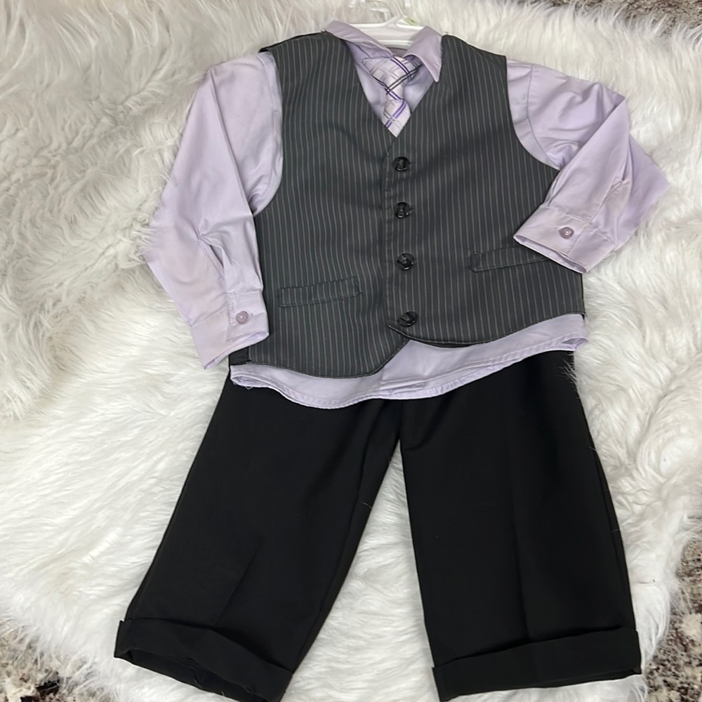 Perry Ellis Suit size 4T